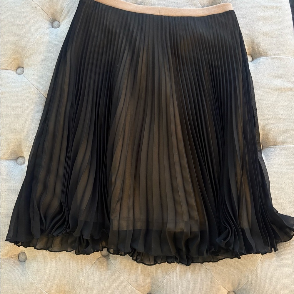 GATA. Elegant Black Pleated Skirt. SIZE. 36 - Picture 12 of 13